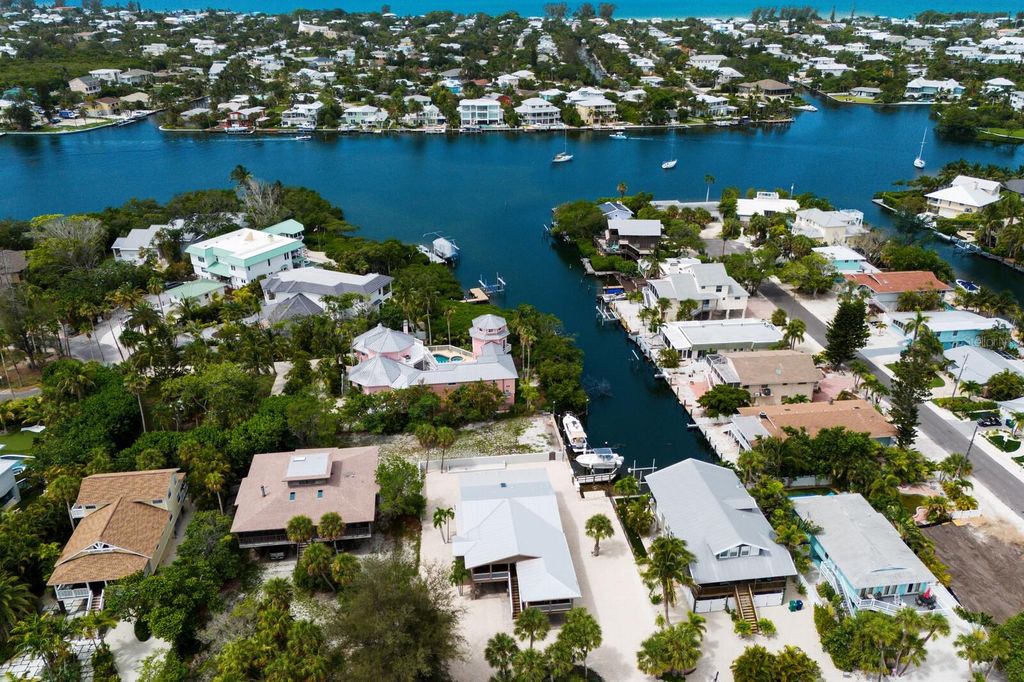 Image 55 of property listing at 807 S BAY BOULEVARD, Anna Maria, FL 34216