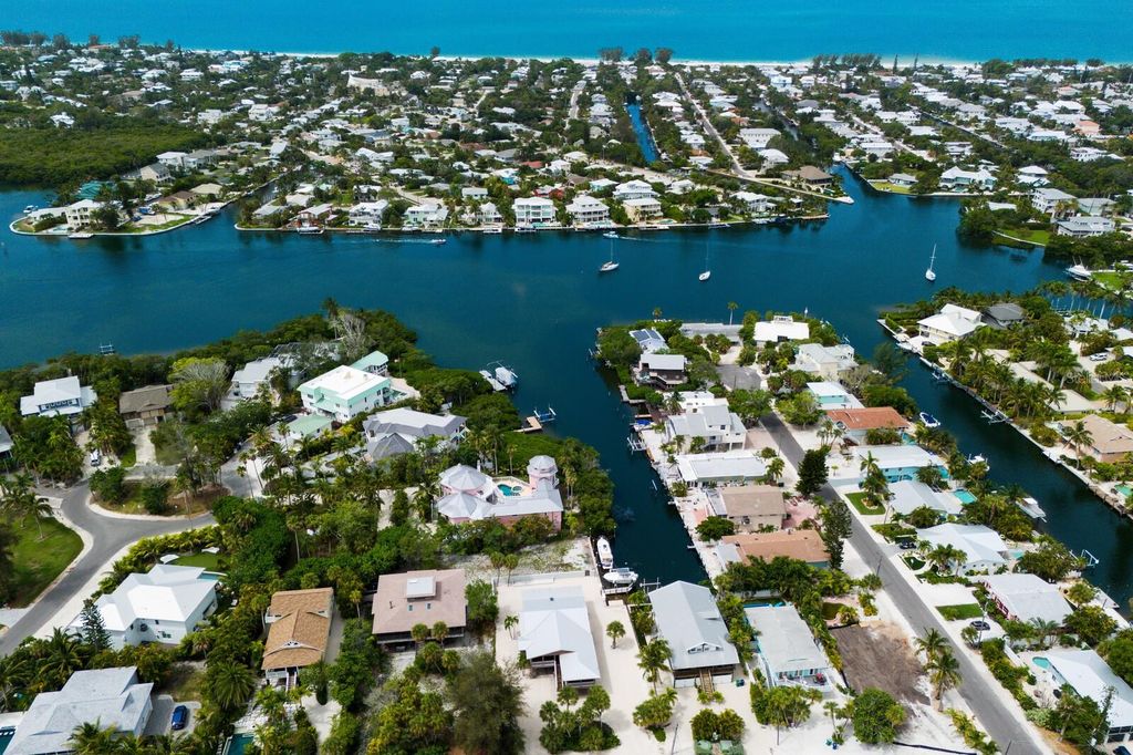 Image 56 of property listing at 807 S BAY BOULEVARD, Anna Maria, FL 34216