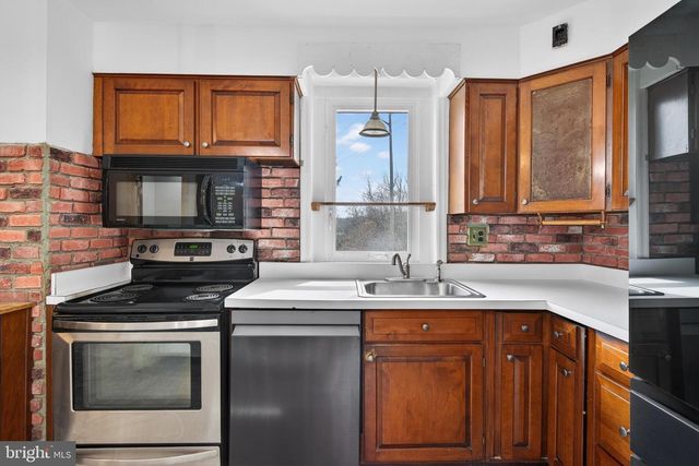 90 MANOR RD, Red Lion, PA 17356