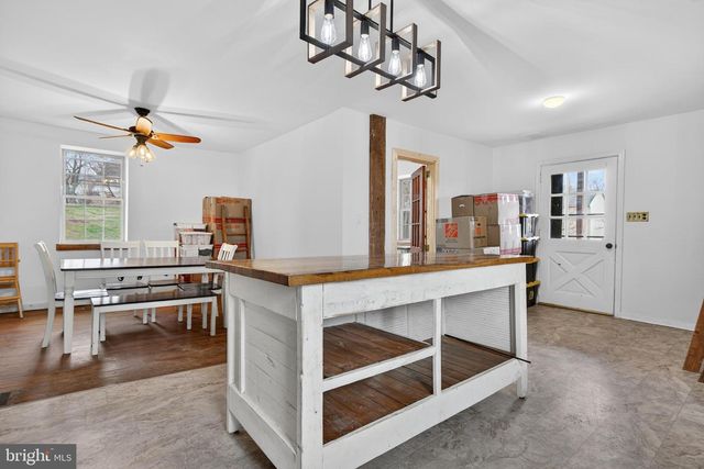 90 MANOR RD, Red Lion, PA 17356