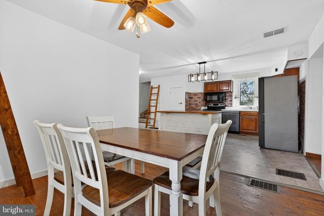 90 MANOR RD, Red Lion, PA 17356