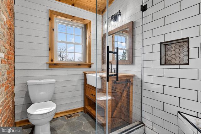 90 MANOR RD, Red Lion, PA 17356