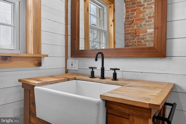 90 MANOR RD, Red Lion, PA 17356