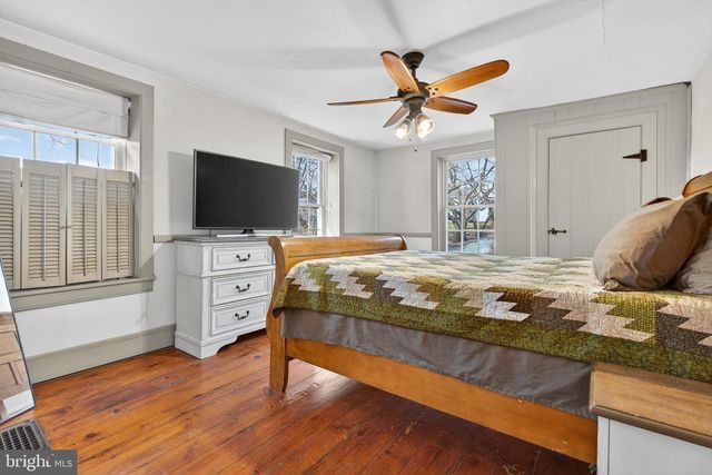 90 MANOR RD, Red Lion, PA 17356