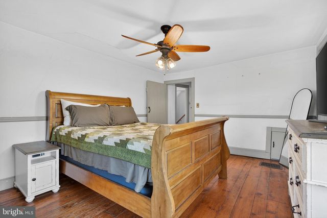 90 MANOR RD, Red Lion, PA 17356