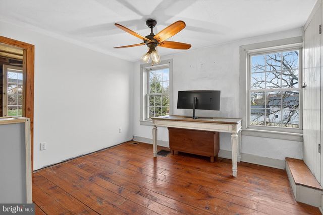 90 MANOR RD, Red Lion, PA 17356