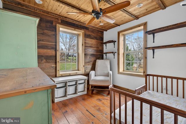 90 MANOR RD, Red Lion, PA 17356