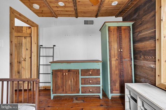 90 MANOR RD, Red Lion, PA 17356