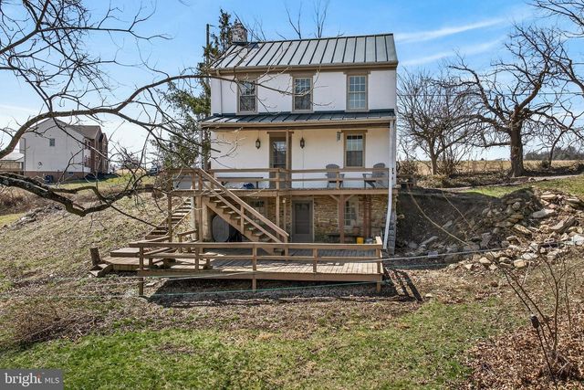 90 MANOR RD, Red Lion, PA 17356