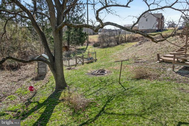 90 MANOR RD, Red Lion, PA 17356