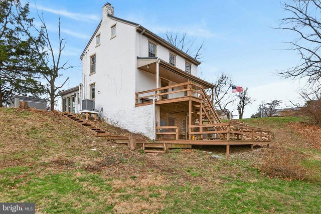 90 MANOR RD, Red Lion, PA 17356