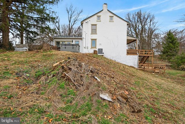 90 MANOR RD, Red Lion, PA 17356