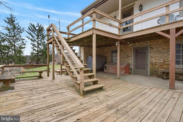 90 MANOR RD, Red Lion, PA 17356