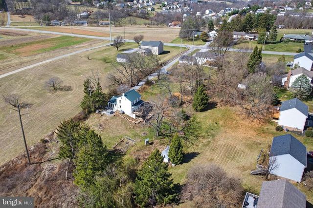 90 MANOR RD, Red Lion, PA 17356