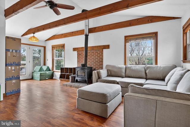 90 MANOR RD, Red Lion, PA 17356