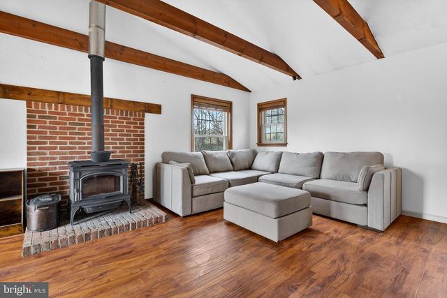 90 MANOR RD, Red Lion, PA 17356