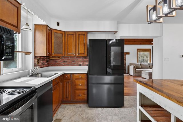 90 MANOR RD, Red Lion, PA 17356