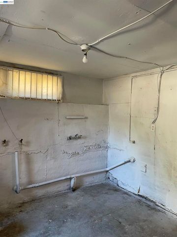 9826 C St, Oakland, CA 94603