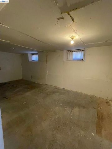9826 C St, Oakland, CA 94603