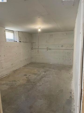 9826 C St, Oakland, CA 94603