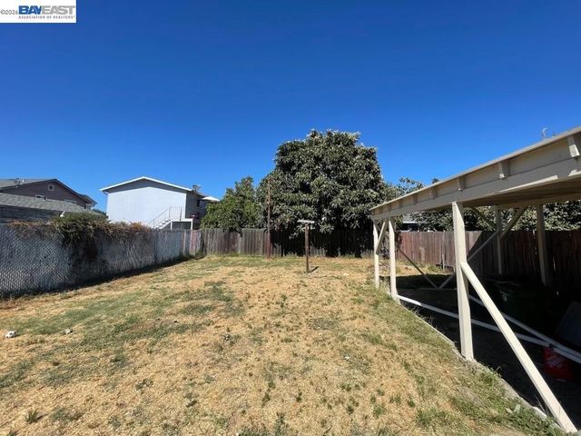 9826 C St, Oakland, CA 94603