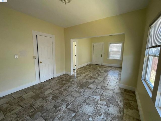 9826 C St, Oakland, CA 94603
