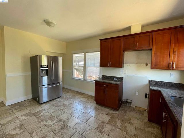 9826 C St, Oakland, CA 94603