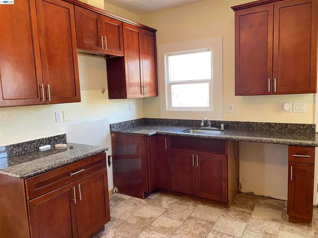 9826 C St, Oakland, CA 94603