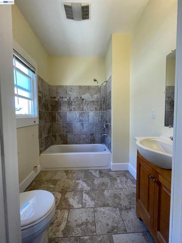 9826 C St, Oakland, CA 94603