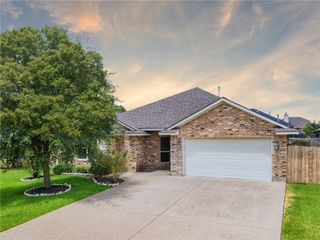 915 Dove Run Trail, College Station, TX 77845