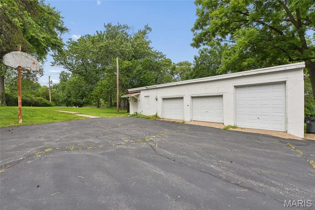 2655 Parker Road, Florissant, MO 63033