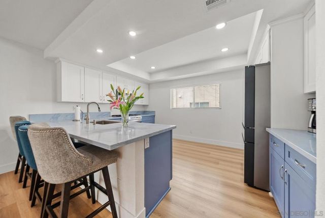 7410 Caminito Carlotta, San Diego, CA 92120