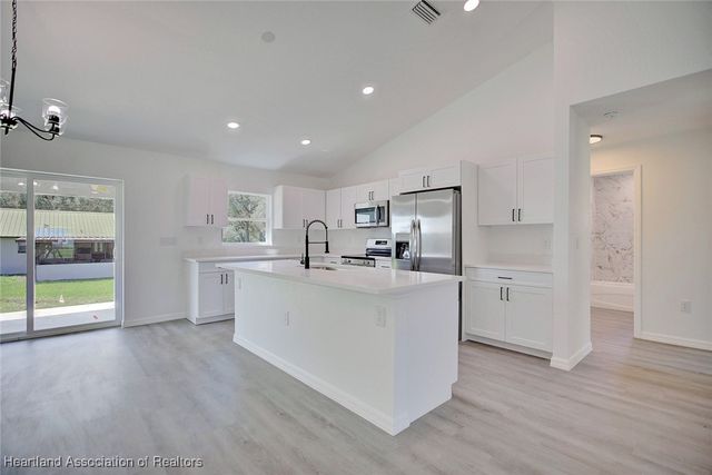 2731 W Albatross Road, Avon Park, FL 33825