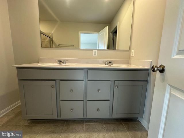 19 WINTERPLACE DR, Charles Town, WV 25414