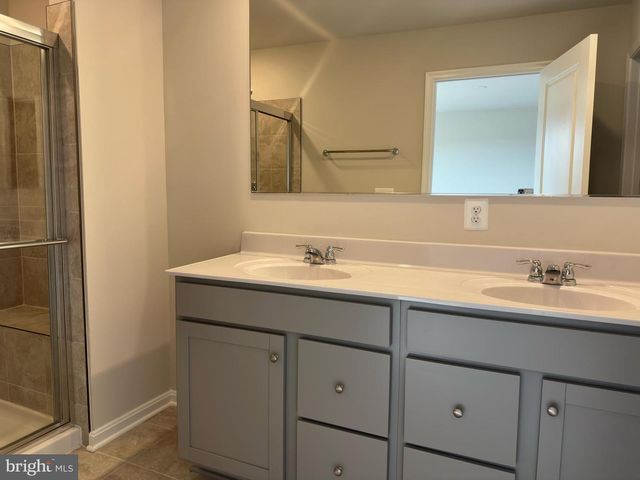 19 WINTERPLACE DR, Charles Town, WV 25414