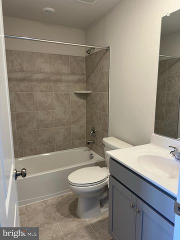 19 WINTERPLACE DR, Charles Town, WV 25414