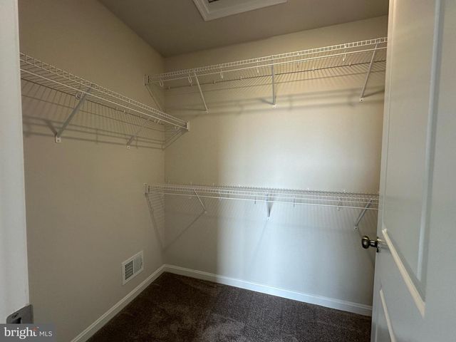 19 WINTERPLACE DR, Charles Town, WV 25414