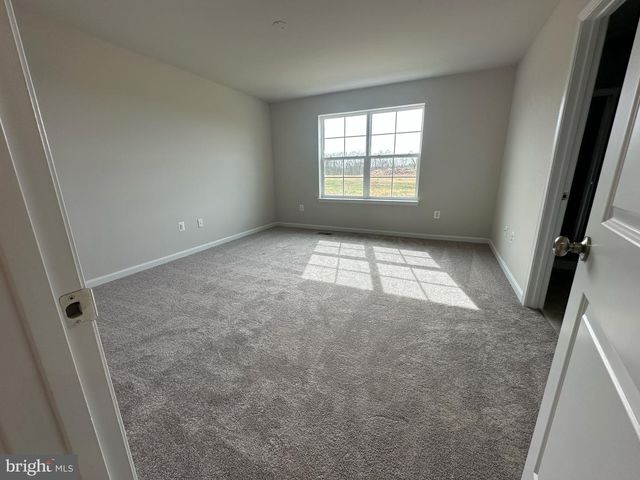 19 WINTERPLACE DR, Charles Town, WV 25414