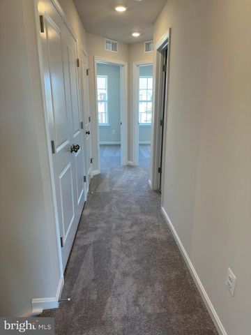 19 WINTERPLACE DR, Charles Town, WV 25414