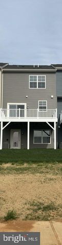 19 WINTERPLACE DR, Charles Town, WV 25414