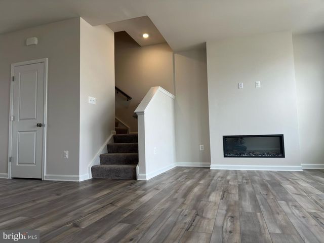 19 WINTERPLACE DR, Charles Town, WV 25414
