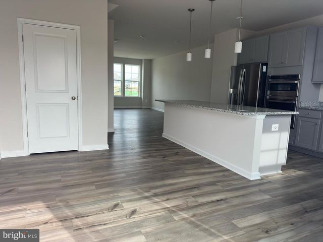 19 WINTERPLACE DR, Charles Town, WV 25414