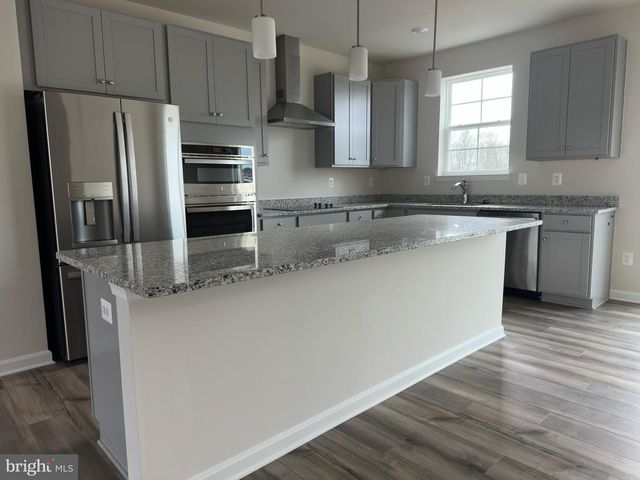 19 WINTERPLACE DR, Charles Town, WV 25414