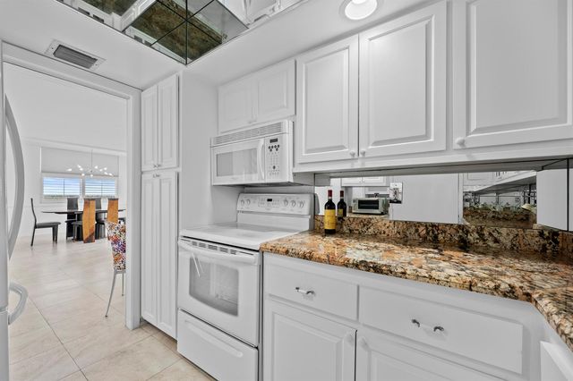 2600 N Flagler Drive 1007, West Palm Beach, FL 33407
