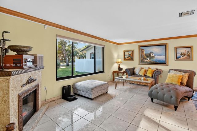 15010 Dunbarton Place, Miami Lakes, FL 33016