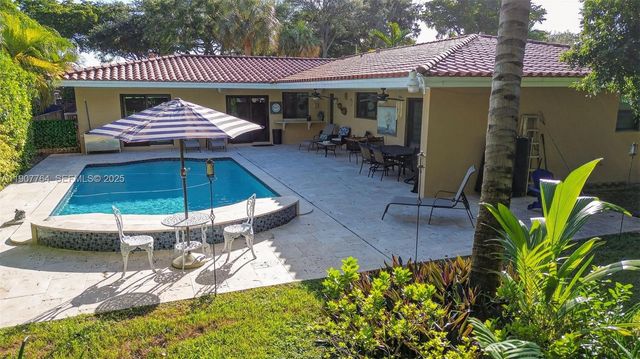 15010 Dunbarton Place, Miami Lakes, FL 33016