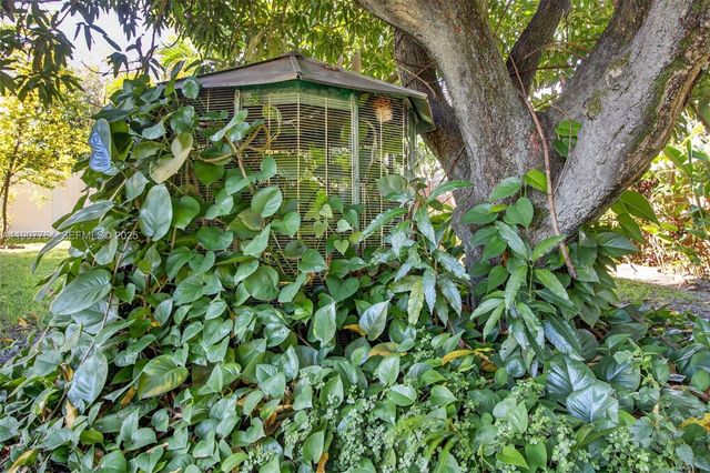 15010 Dunbarton Place, Miami Lakes, FL 33016