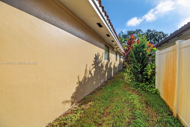 15010 Dunbarton Place, Miami Lakes, FL 33016