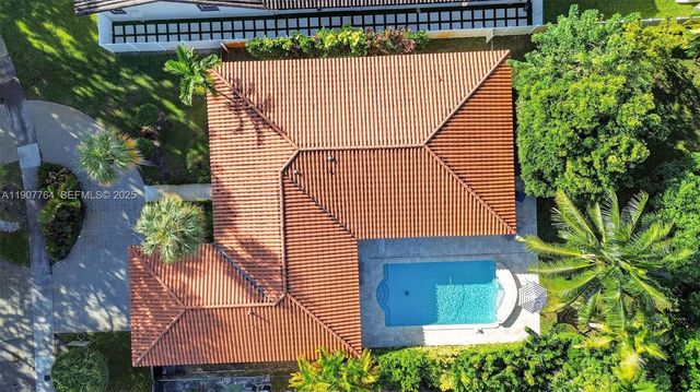 15010 Dunbarton Place, Miami Lakes, FL 33016