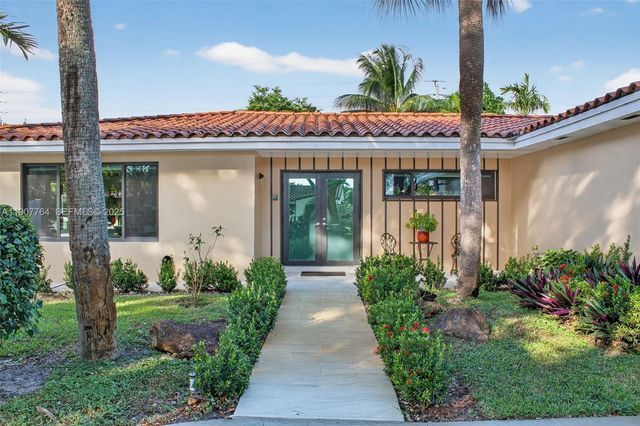 15010 Dunbarton Place, Miami Lakes, FL 33016